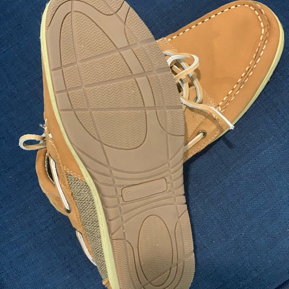 Women’s deck shoe- Magellan (Sperry type!) - Picture 2 of 3